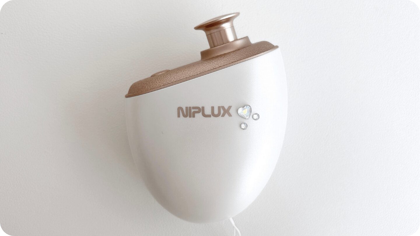 NIPLUX BEGUNは斜めのラインカットで、ボタン操作がしやすい