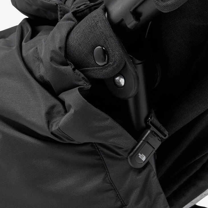 マルチシェルブランケットは、クリップで装着する