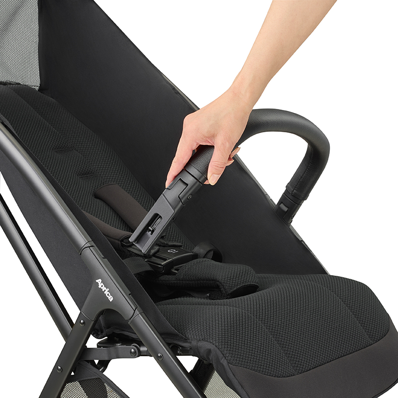 新型ヴィットAB（2026年モデル）では、フロントガードを左右どちらからでも片方ずつ取り外し可能！