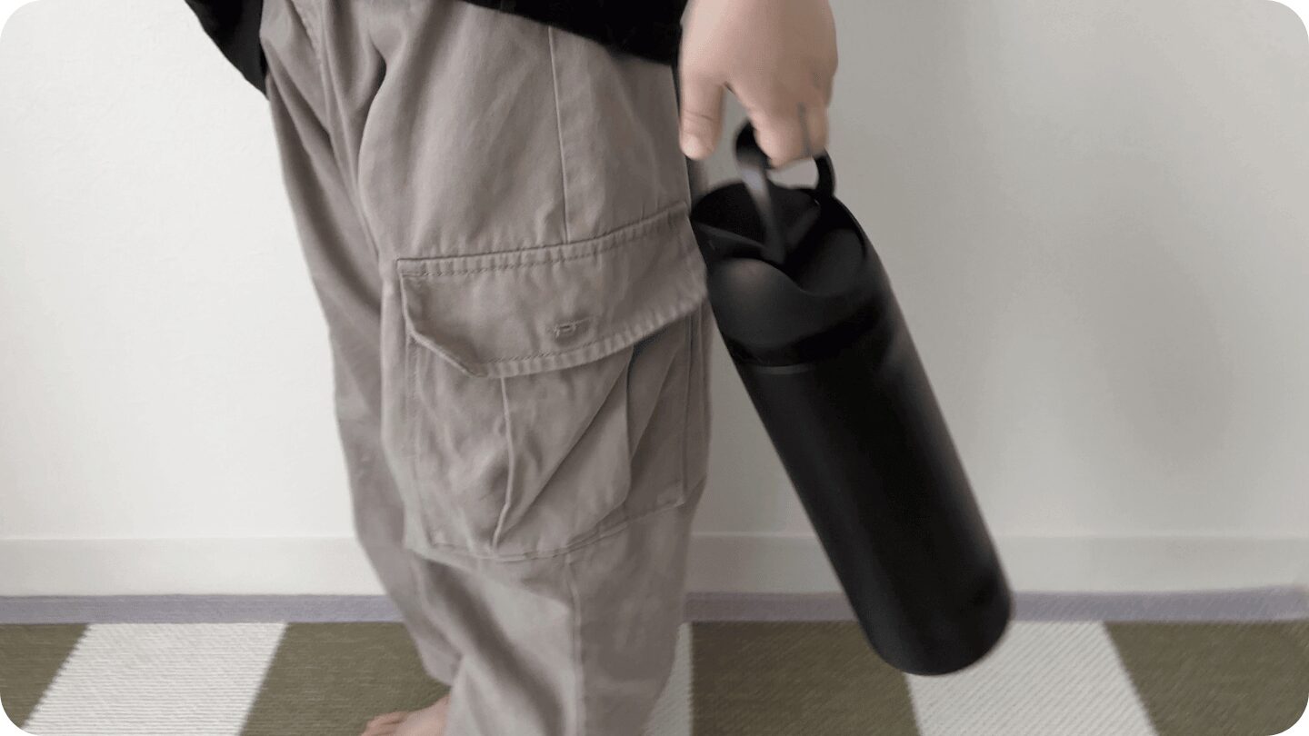 Owala FreeSipは、持ち運べるキャリーループ付き